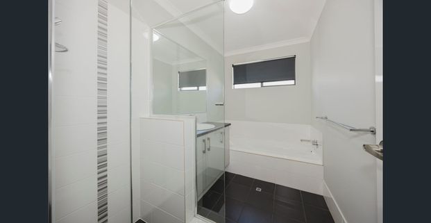 Modern Living in Hammond Park 3 bedrooms 2 Bathrooms - Photo 1