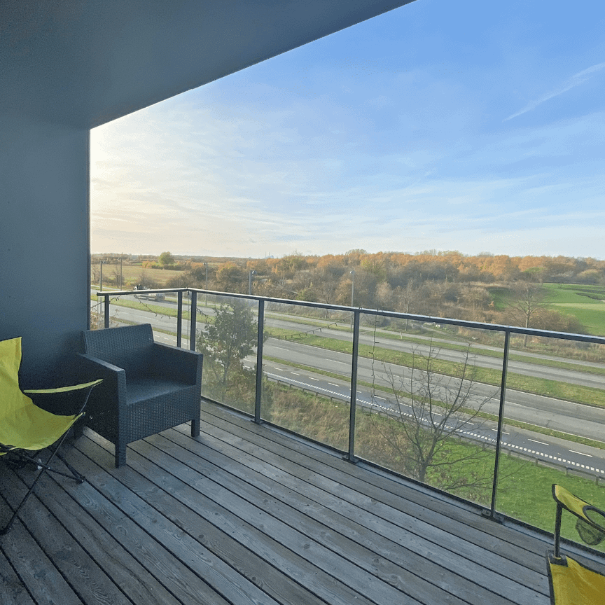 Spacious 2-bedroom with 2 balconies overlooking the golf course - Photo 1