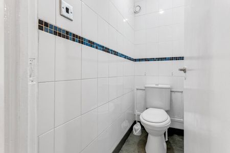 2 bedroom Flat To Let - Photo 4