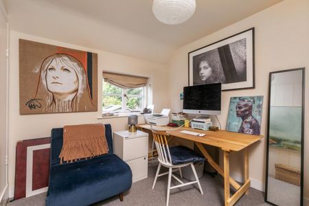 2 bedroom end of terrace house to rent - Photo 2