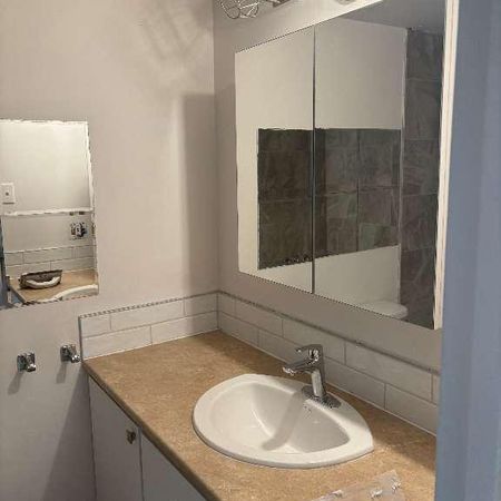 Laval , 3 1/2 , Laval des rapides métroMontmorency - Chauffé - Béton - Photo 3