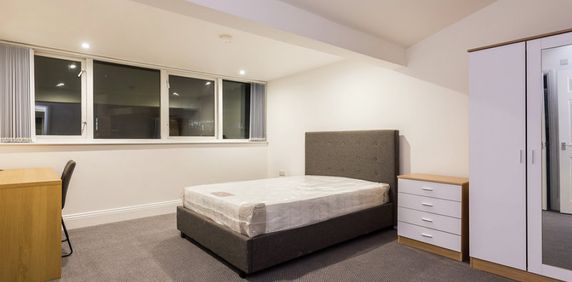 1 Bedroom Apartment - Photo 2