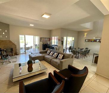 Casa com Piscina para Alugar, 04 Suítes, Residencial Paradise em Ca... - Foto 1