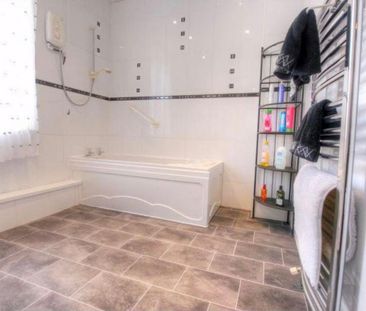 4 bedroom terraced house to rent - Photo 4