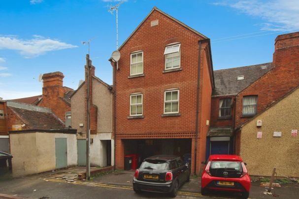 Flat A, 11 Faringdon Road, Swindon, SN1 - Photo 1