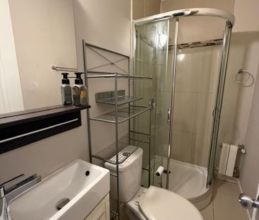 178 Clarence St - Photo 2