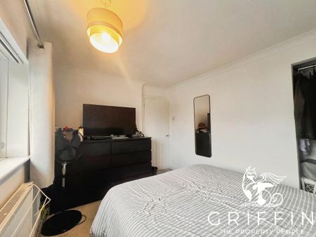 Chafford Way, Stifford Clays, Grays, RM16 - Photo 4