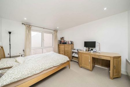 3 bedroom flat to rent - Photo 5