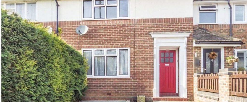 3 bedroom terraced house to rent - Photo 1