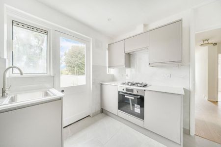 3 bedroom apartment to rent - Photo 4