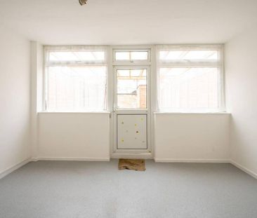 4 bedroom terraced house to rent - Photo 3