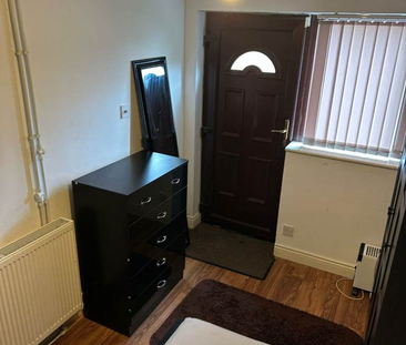 1 bedroom in a house share to rent - Photo 5