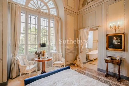 Prestigious apartment in an elegant historic villa - Photo 4