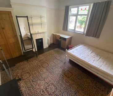 4 Bed Terraced House, Welford Road, LE2 - Photo 3
