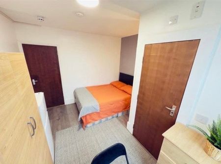 Room in a Shared House, Mora Road, NW2 - Photo 2