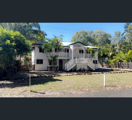 2/3 Kingfisher Pde, Toogoom, Qld 4655 - Photo 2