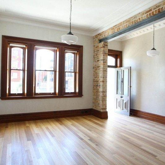 NEW YORK STYLE ONE BEDROOM IN THE HEART OF RANDWICK - Photo 1