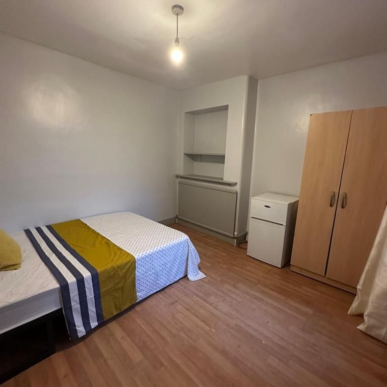 4 bedroom house share to rent - Photo 1