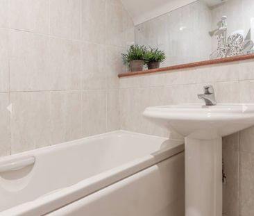 1 Bed Flat, Rose Street, EH2 - Photo 3