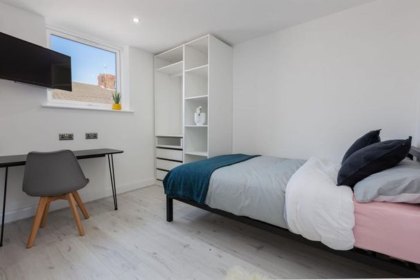 6 bedroom house to rent - Photo 1