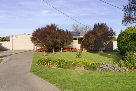 Beautifully Renovated With Outdoor Bliss - Photo 3