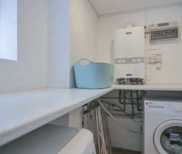 Fantastic 7 Bed House Share in Burley! Room 4 - Photo 6