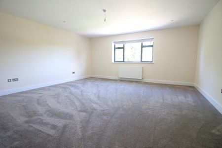 5 bedroom detached house to rent - Photo 2