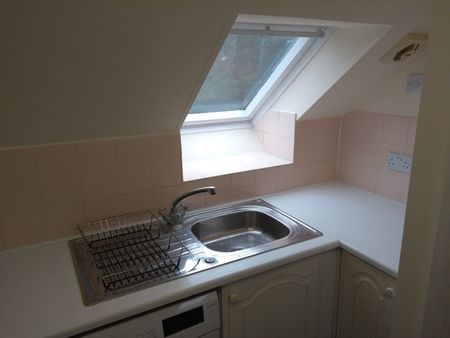 Studio Flat, Hill Lane, SO15 - Photo 3