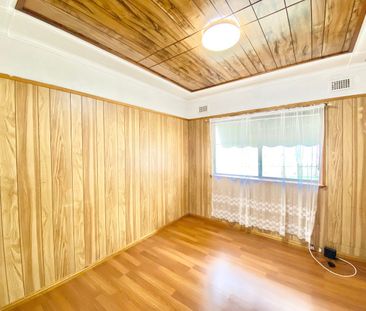 Family Home with Ample Parking - Photo 3