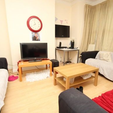 8 Bed - Winston Gardens, Headingley, Leeds - Photo 1