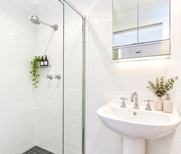Bright Unfurnished 1 Bedroom Apartment + Parking + Storage - Photo 5