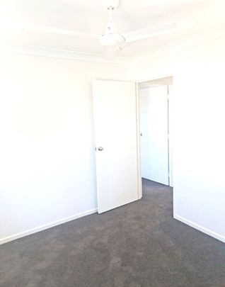 AVAILABLE 16/01/26 - 3 BEDROOM 2 BATH TOWNHOUSE WITH DUCTED AIR - Photo 1