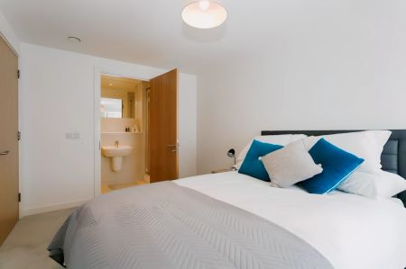 Deluxe 2 Bed - Photo 4