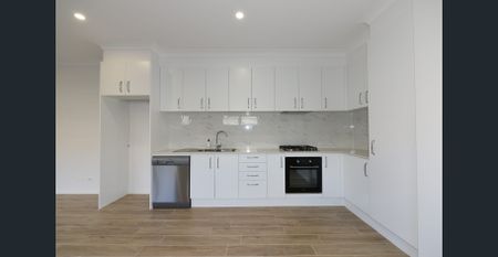 Well Appointed Flat in Great Bayswood Location - Photo 3
