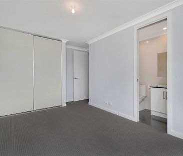 Executive Townhouse! - Photo 3