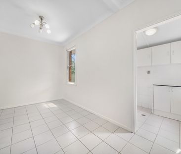 Modern Living - Photo 2