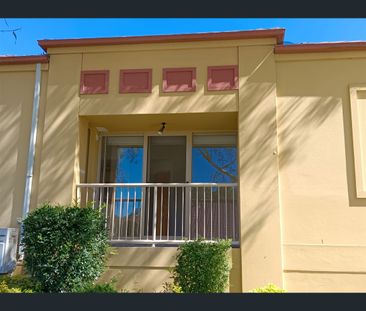 24 Hillridge Cres, Varsity Lakes, Qld 4227 - Photo 4