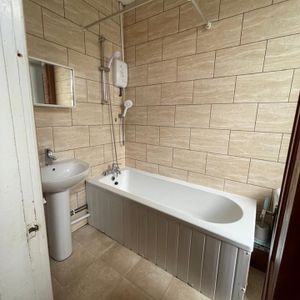 Room in a Shared House, Hyde Park Road, LS6 - Photo 3