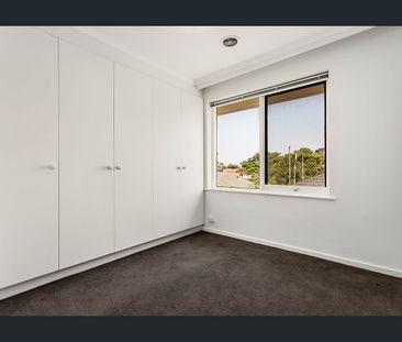 8/5 Walsh Street, Ormond, Vic 3204 - Photo 2