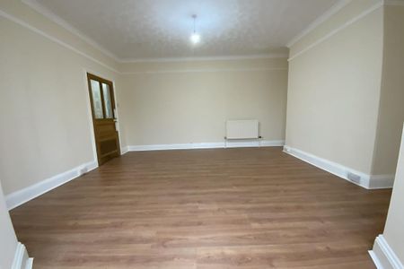 3 bedroom apartment to rent - Photo 3