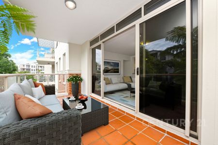 Big Floor Plan Two Bedroom Apartment with A&sol;C&comma; Moments to Foreshore&period; - Photo 3