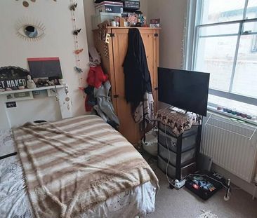 4 bedroom flat to rent - Photo 4