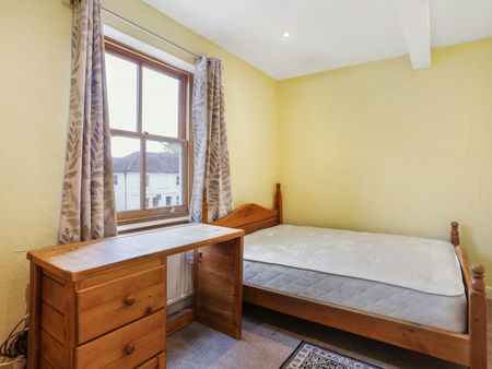 Semi-detached house to rent on - Photo 5