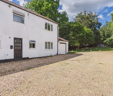 2 bedroom Maisonette in Guildford Road, Aldershot - Photo 3
