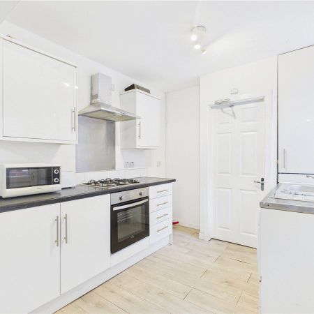 Flat 1, Room 1, - Photo 3