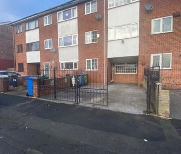 York Road, Denton, M34 3HF - Photo 3