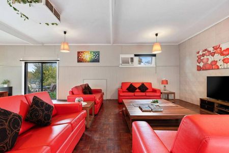 4 BEDROOM RESIDENCE AT MOTEL SITE - Photo 5