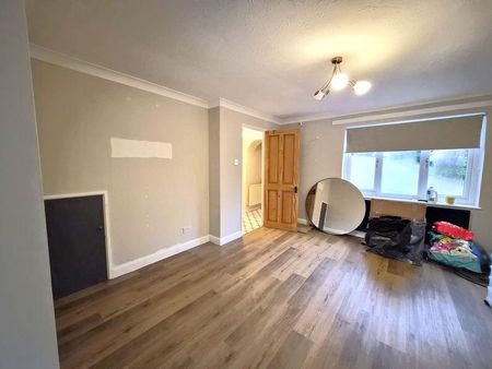 4 bedroom detached house to rent - Photo 2