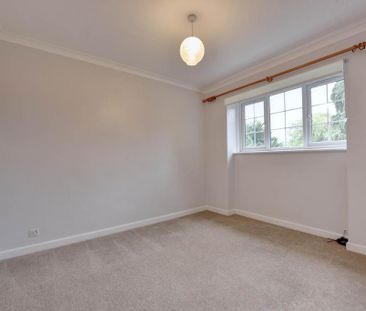 4 bedroom end of terrace house to rent - Photo 1