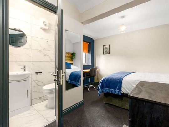 OX Living is proud to present this high-quality 8-bedroom co-living property, perfect for working professionals looking for stylish, stress-free living. Room 1 - Photo 1